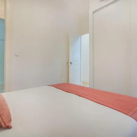 Trendy Flat, In Picturesque Graca 리스본
