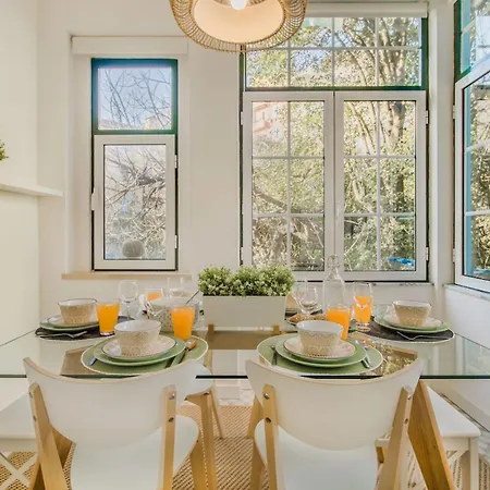 Trendy Flat, In Picturesque Graca Apartment