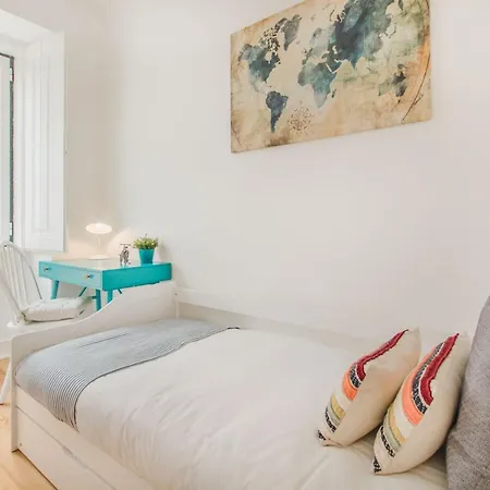 Trendy Flat, In Picturesque Graca Apartment
