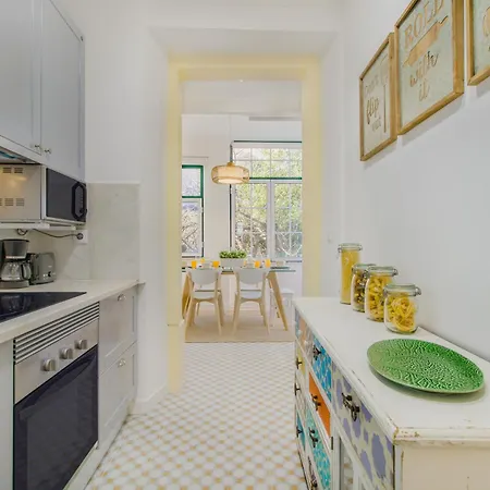 Trendy Flat, In Picturesque Graca Apartment