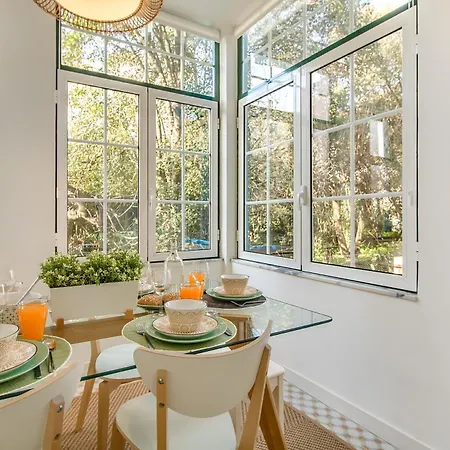 Trendy Flat, In Picturesque Graca