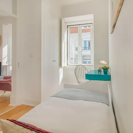 Trendy Flat, In Picturesque Graca Apartment