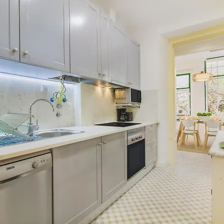 Trendy Flat, In Picturesque Graca Apartment *